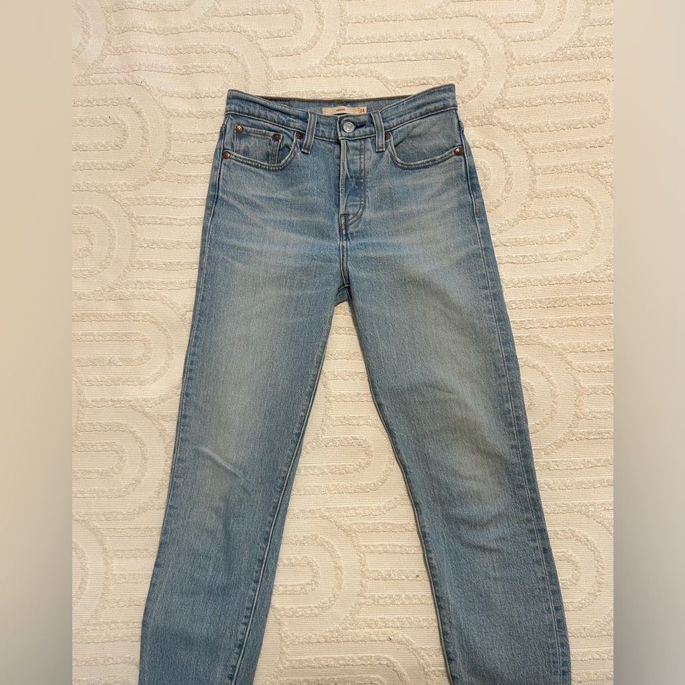 Women’s Levi’s Wedgie Jean Size 24